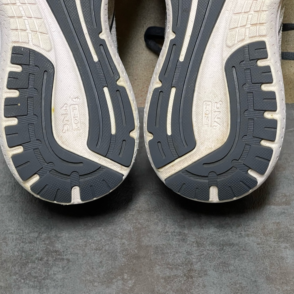 Brooks Women's Running Shoes in Light Gray and Black - Picture 16 of 16